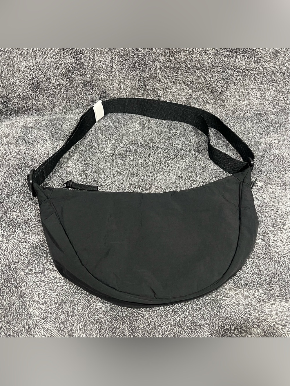 NWOT❗️UNIQLO nylon Round Mini Shoulder Bag crossbody bag in black unisex